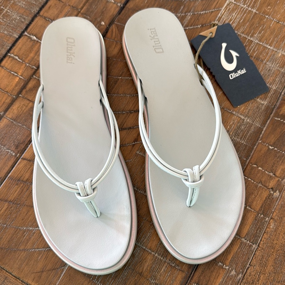 NWT Olukai ’Aka Iridescent Vapor Women’s Size 11 (41) Flip Flop Thong Sandal 🩴